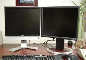 Twee schermen die gelijkwaardig gebruikt worden