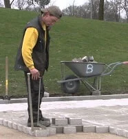 Rechtop werken met een steengrijper