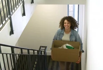 Levering dragen op de trap