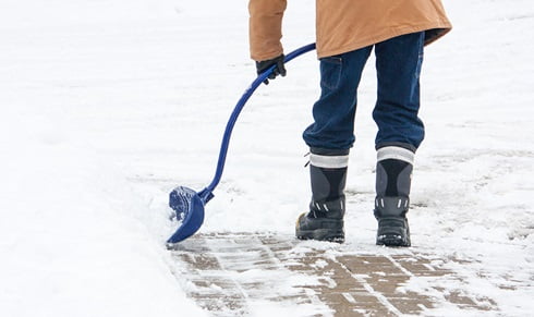 Ergonomische sneeuwschep