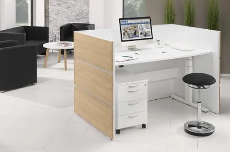 Balie met verstelbare tafel.